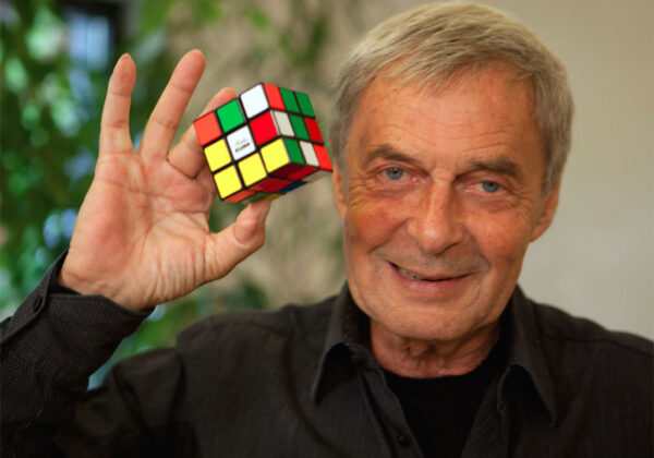 CUBE SIGNING (SPECIAL GUEST Ernő Rubik)